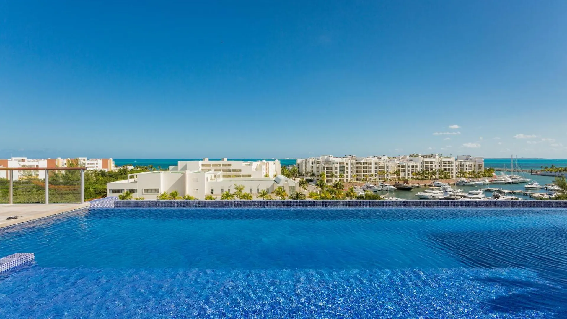 Luxury 2-Bedroom Apartment With Beach Club Access Канкун 0*,  Мексика