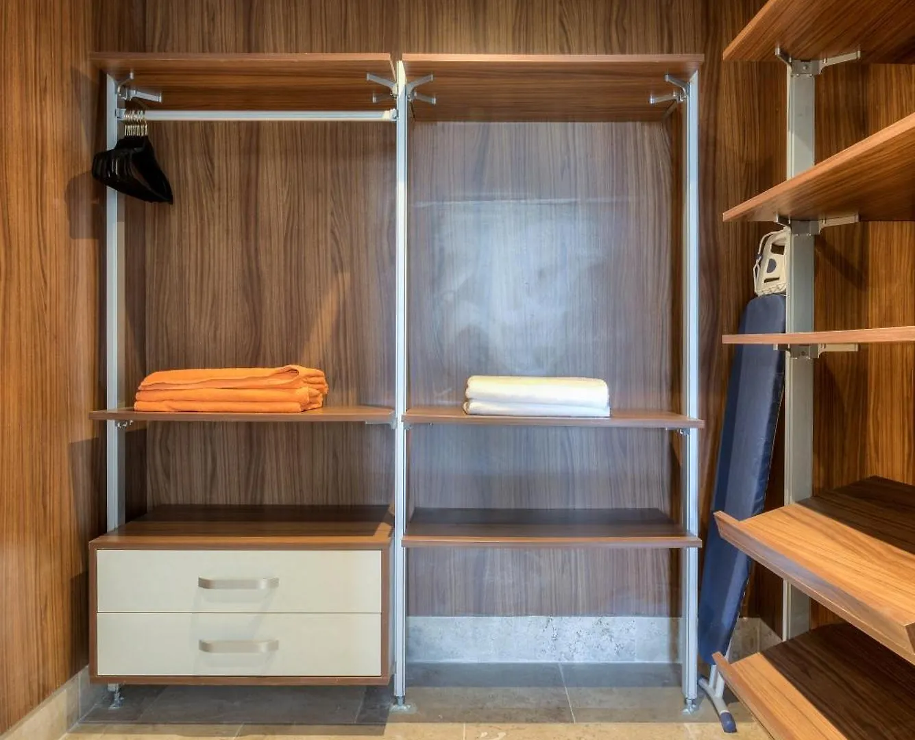Luxury 2-Bedroom Apartment With Beach Club Access Канкун
