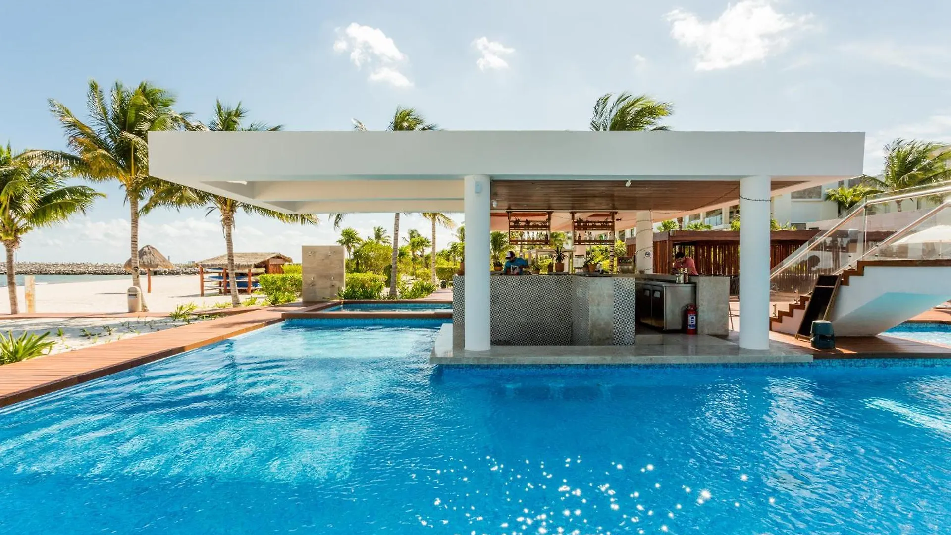 Luxury 2-Bedroom Apartment With Beach Club Access Cancun