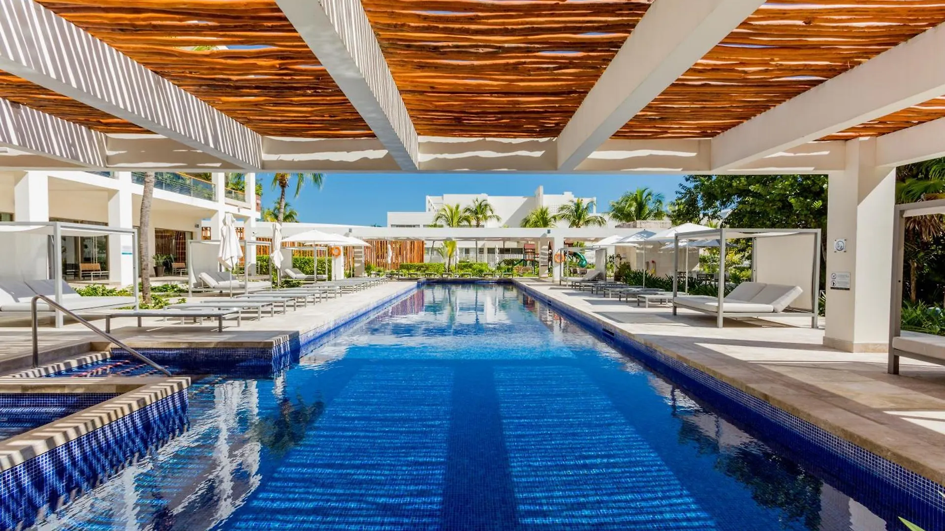 Luxury 2-Bedroom Apartment With Beach Club Access Cancun Mexico