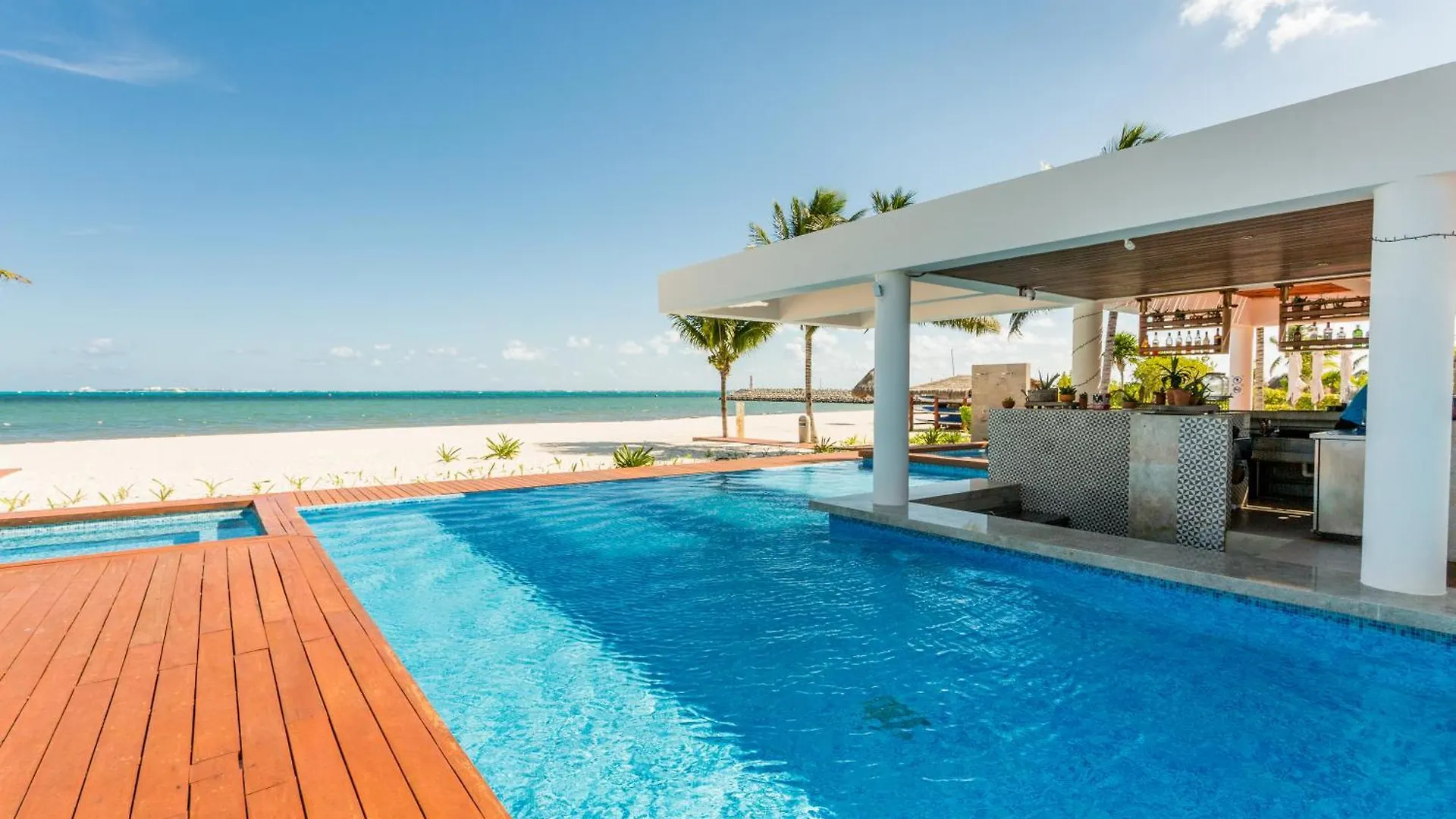 Luxury 2-Bedroom Apartment With Beach Club Access Cancun
