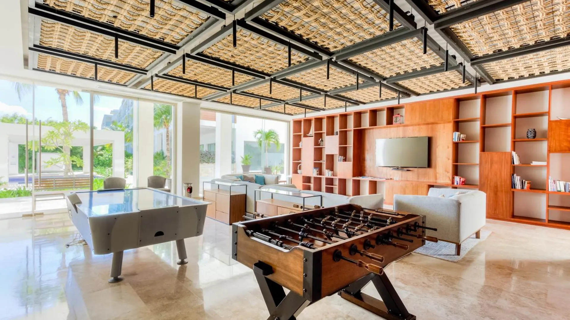 Luxury 2-Bedroom Apartment With Beach Club Access Cancun