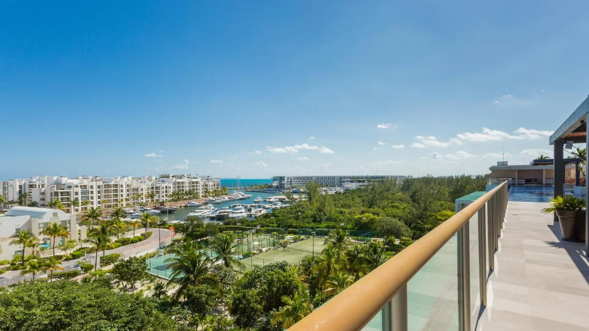 Luxury 2-Bedroom Apartment With Beach Club Access Cancun