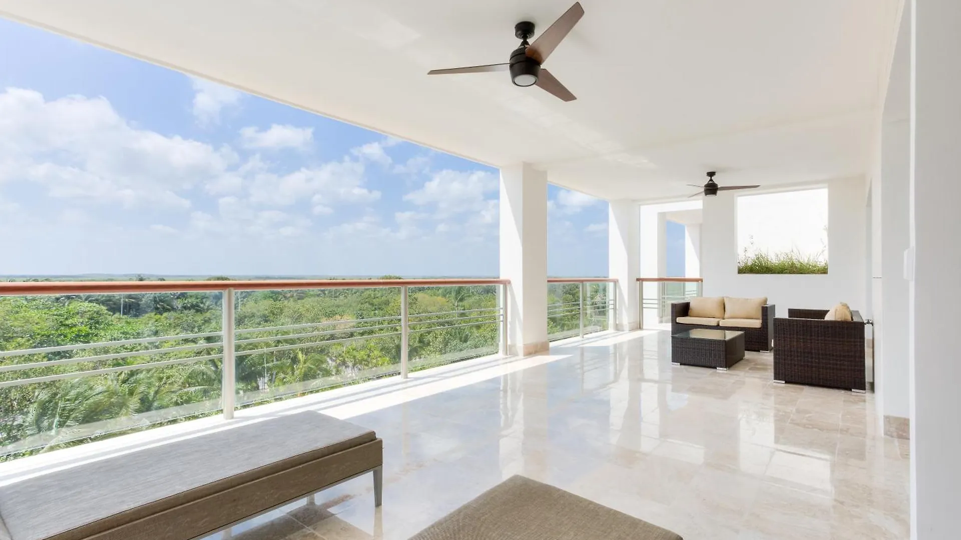Luxury 2-Bedroom Apartment With Beach Club Access Cancun