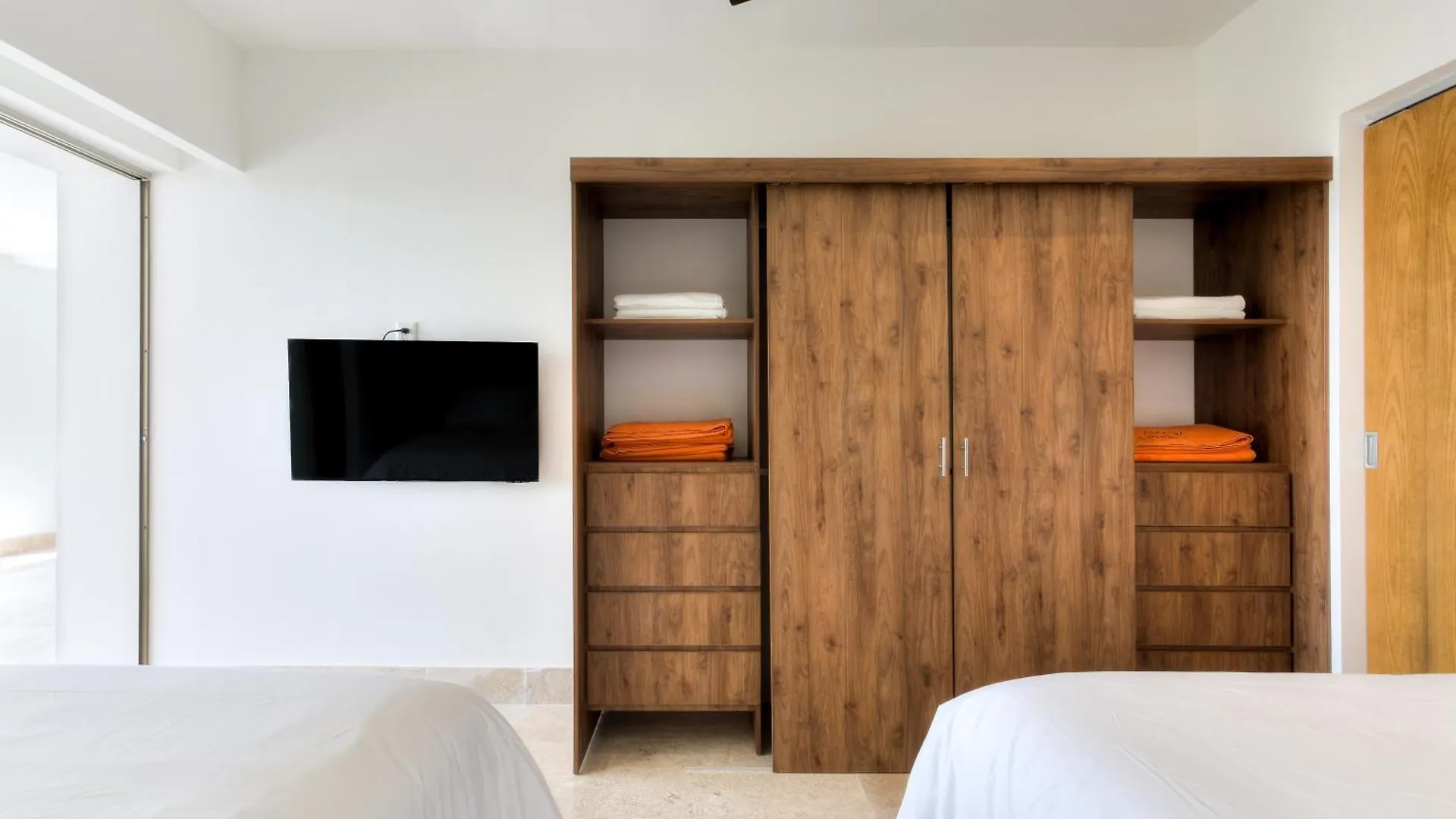 Luxury 2-Bedroom Apartment With Beach Club Access Cancun