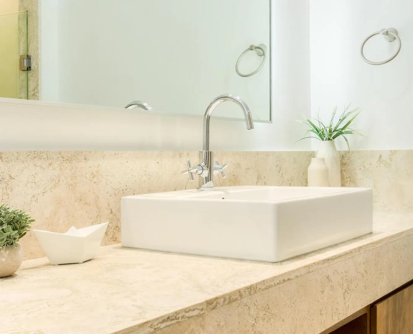 Luxury 2-Bedroom Apartment With Beach Club Access Cancun 0*,  Mexico