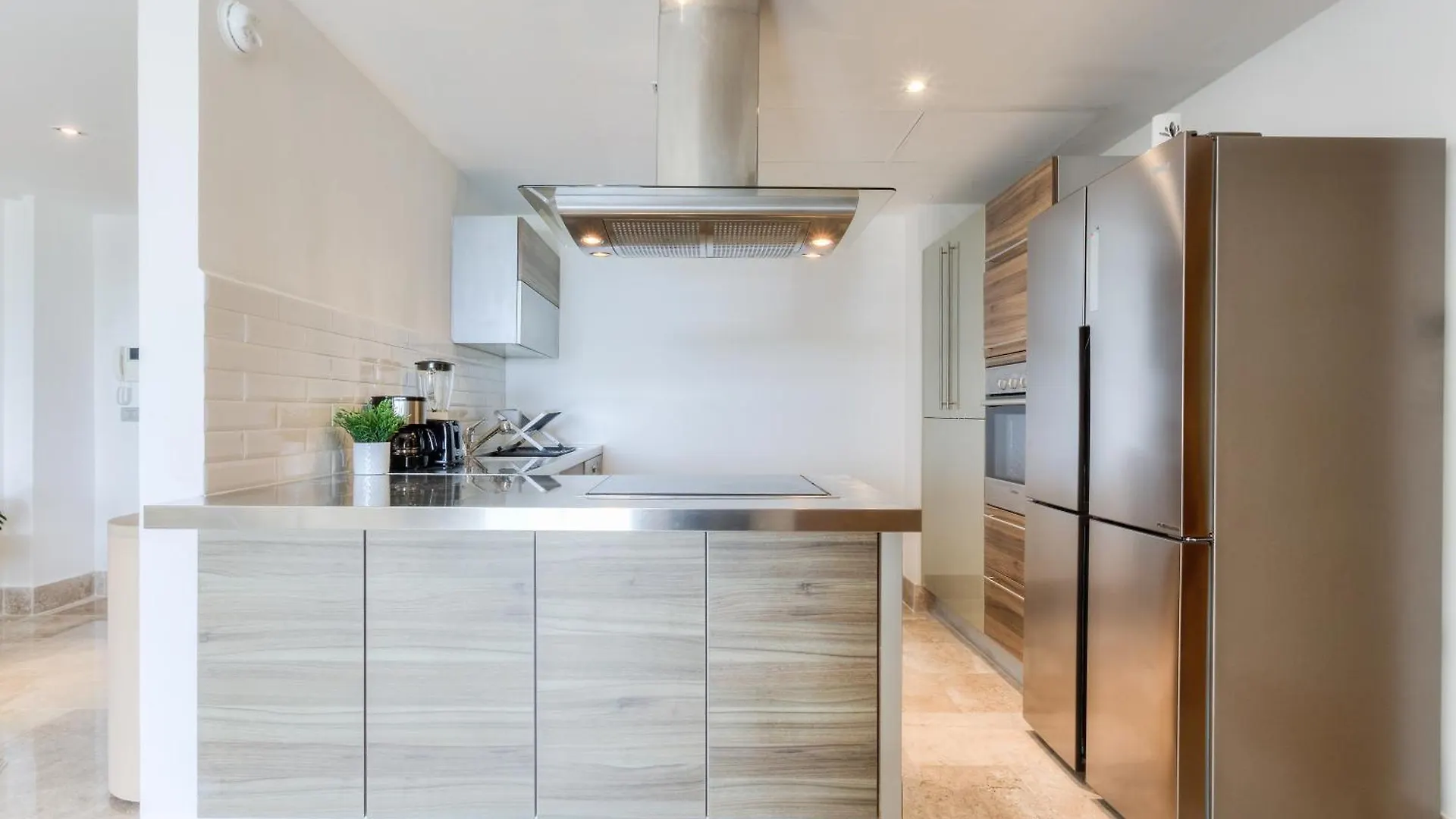Luxury 2-Bedroom Apartment With Beach Club Access Cancun