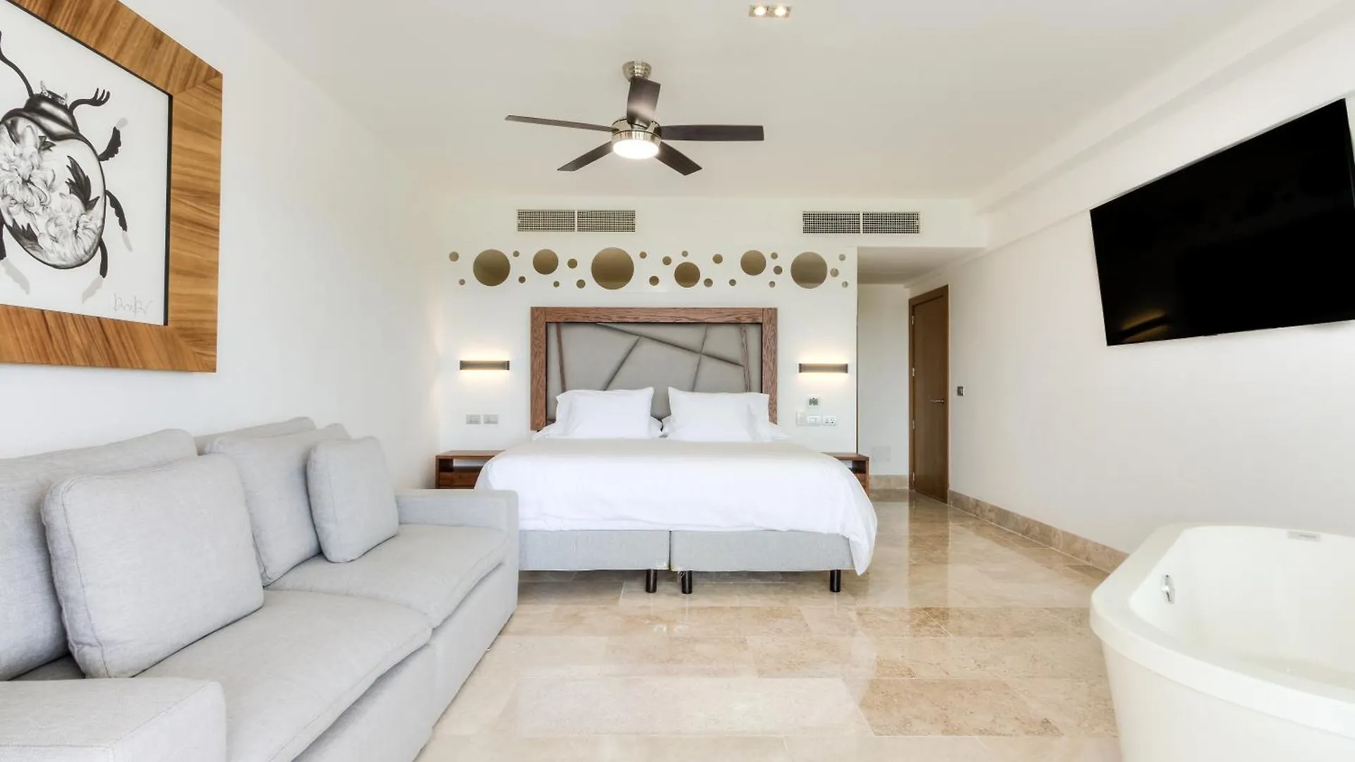 Luxury 2-Bedroom Apartment With Beach Club Access Cancun