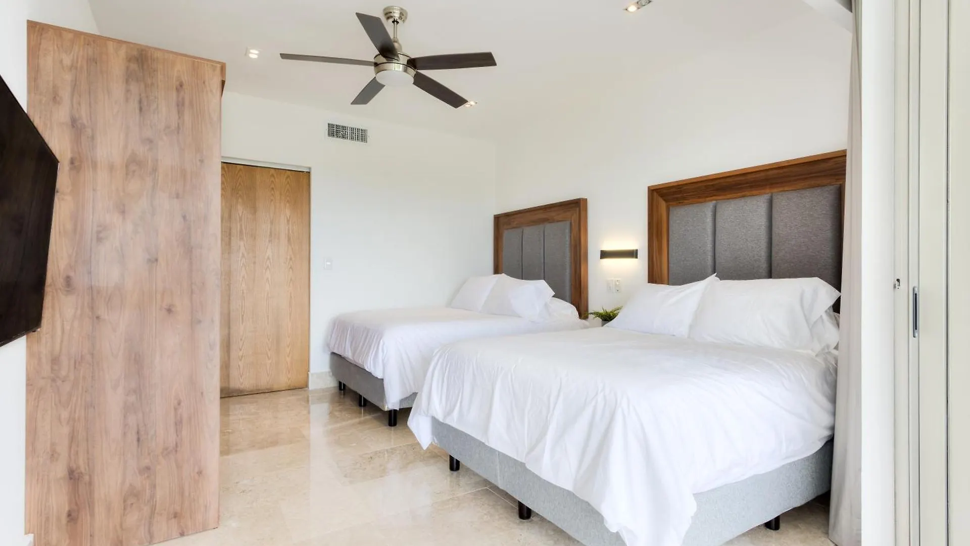 Luxury 2-Bedroom Apartment With Beach Club Access Cancun