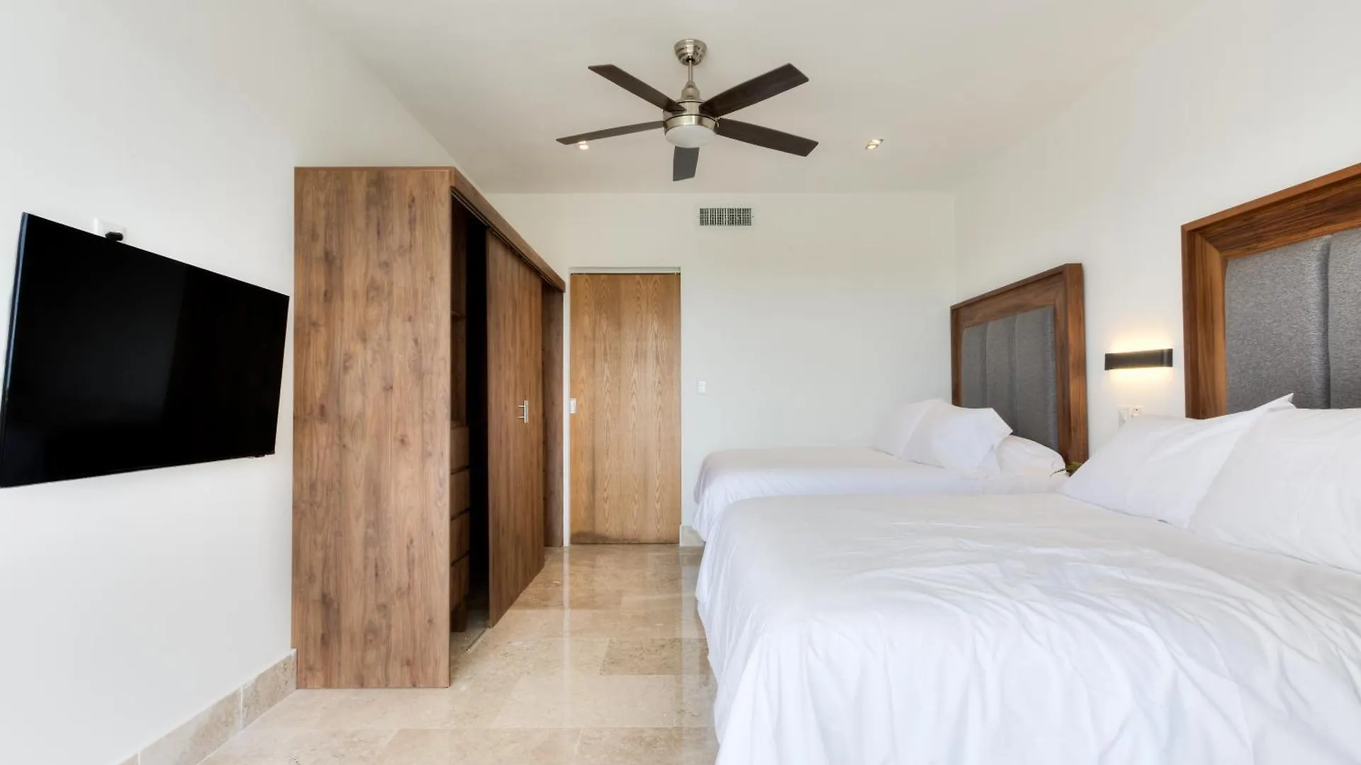 Luxury 2-Bedroom Apartment With Beach Club Access Cancun 0*,