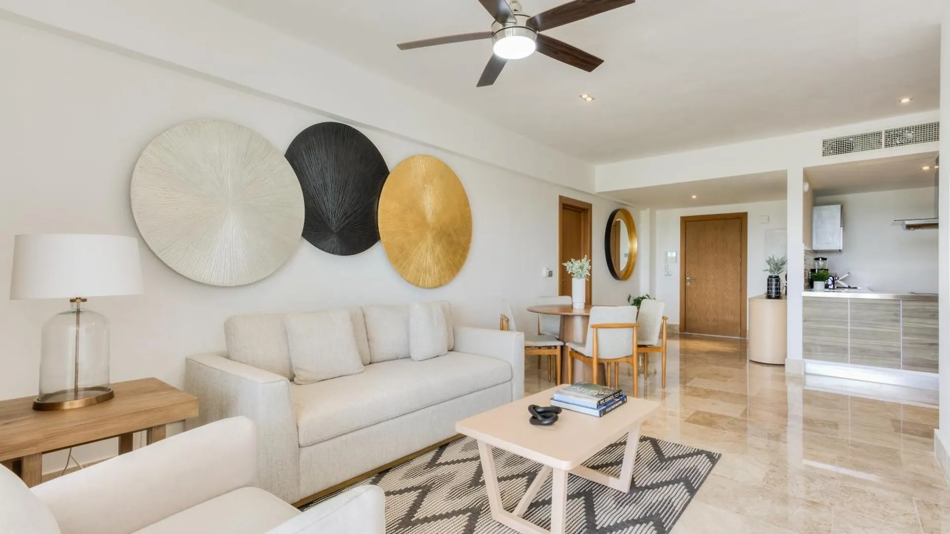 Luxury 2-Bedroom Apartment With Beach Club Access Cancun