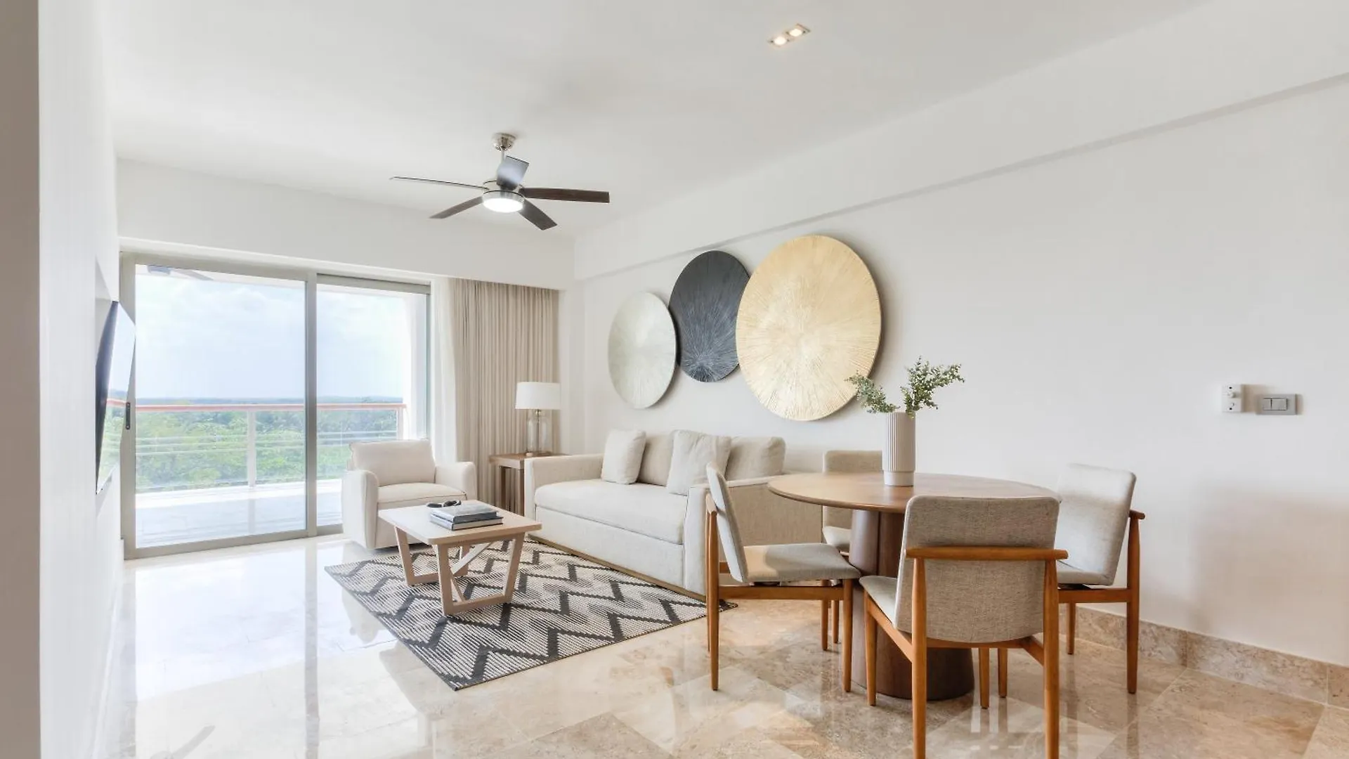 Luxury 2-Bedroom Apartment With Beach Club Access Cancun